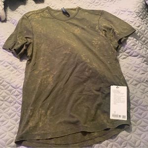 Medium green lululemon tshirt